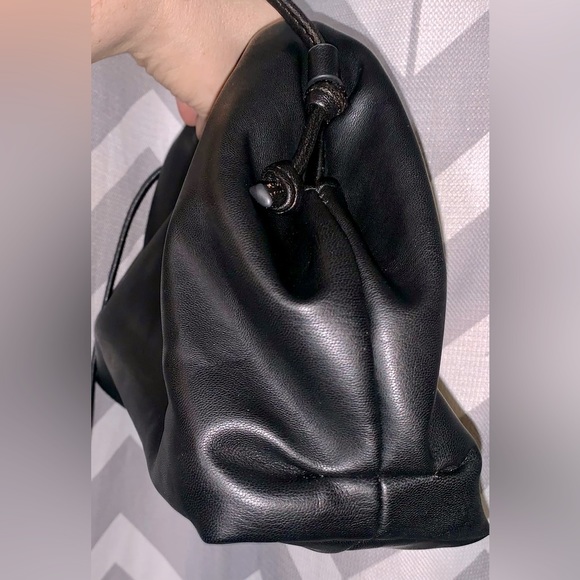 Beautiful Magnetic Closure Crossbody/Shoulder bag! - Picture 8 of 8